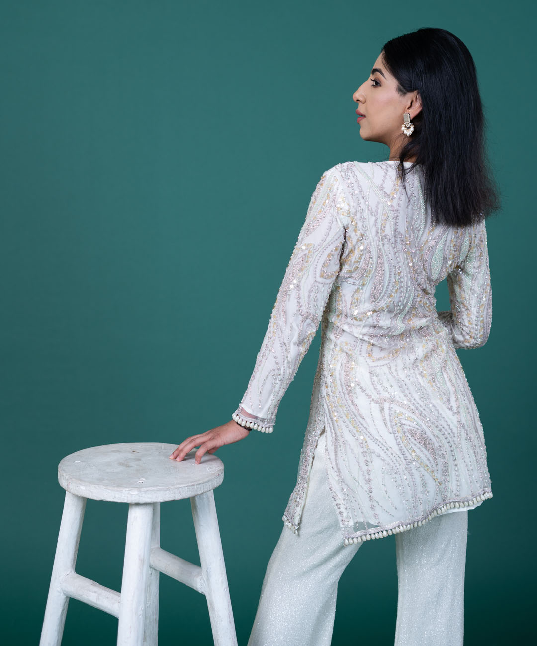 White embroidered kurta with shimmer trousers - Image 4